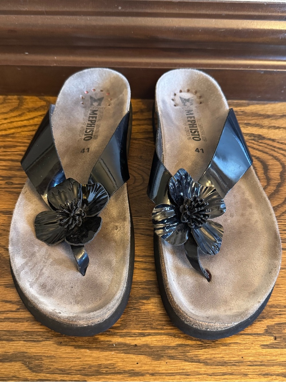 MEPHISTO Violette Black Patent Leather Air Relax Sandals Thongs Flowers 11 41